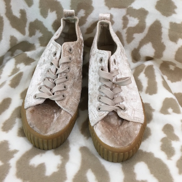 women's RARE FUZZY epicstep size 6 sneakers laced - Picture 2 of 9